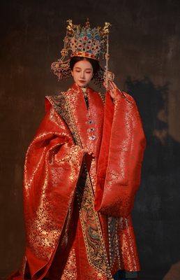 婚服出租凤冠霞帔云锦大衫汉服