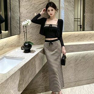 2026秋季新款休闲日常女款条纹长袖开衫抹胸条纹半身裙三件女套装