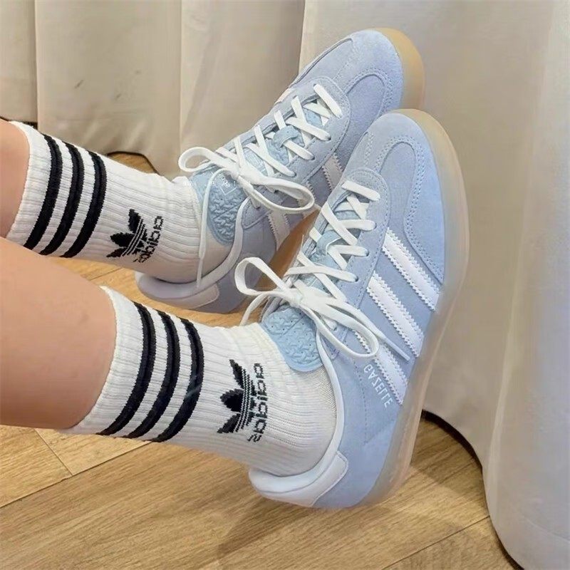 阿迪达斯正品女鞋25秋季新款天蓝色轻便舒适休闲鞋低帮板鞋JQ7009