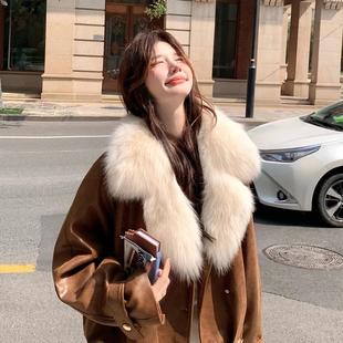棕色大毛领白鸭绒内胆羽绒服女款冬季2025年新款短款保暖皮衣外套