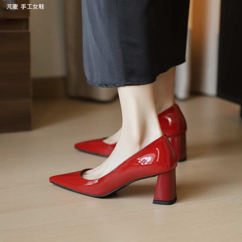 秋鞋女2025年新款法式高跟鞋尖头粗跟气质单鞋淑女漆皮OL通勤女鞋