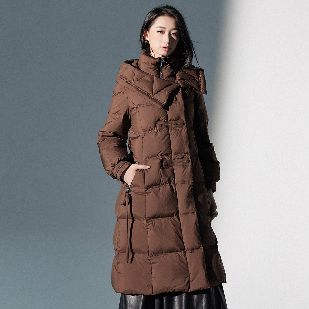 伊华欧秀2023冬季新品羽绒服