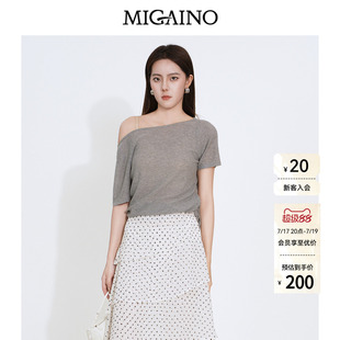 Migaino曼娅奴女装2026夏季新款设计感斜领露肩T恤上衣薄款针织衫