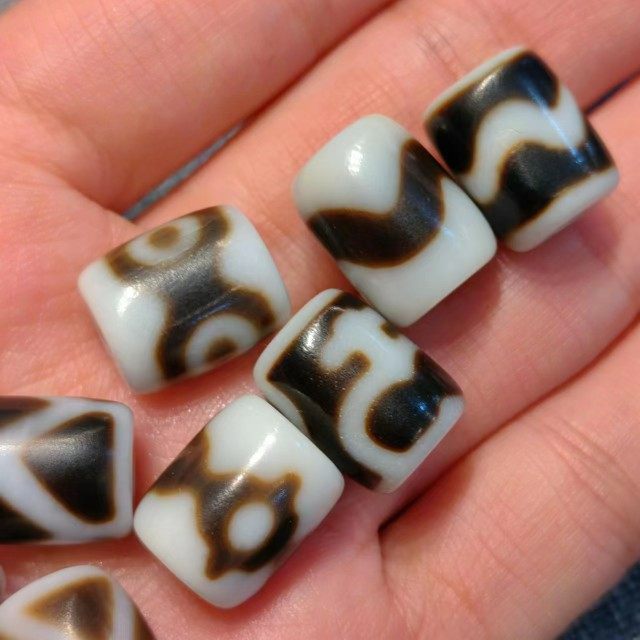 宝瓶龟甲坛城熊猫三眼虎牙图案水纹玛瑙天珠桶珠和田玉少有aqx12