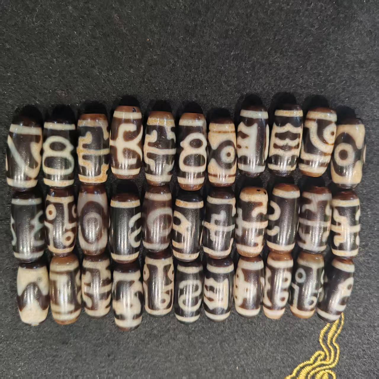 牙黄台湾工艺玛瑙天珠