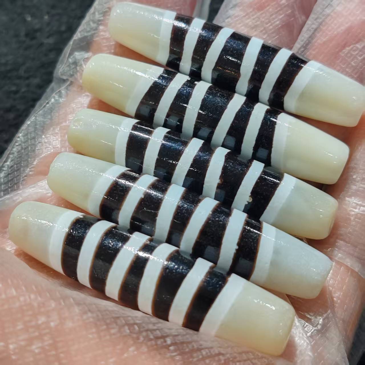 奶黄米咖黑白三色9根11条多线条纹图案线珠白头大尺寸天珠