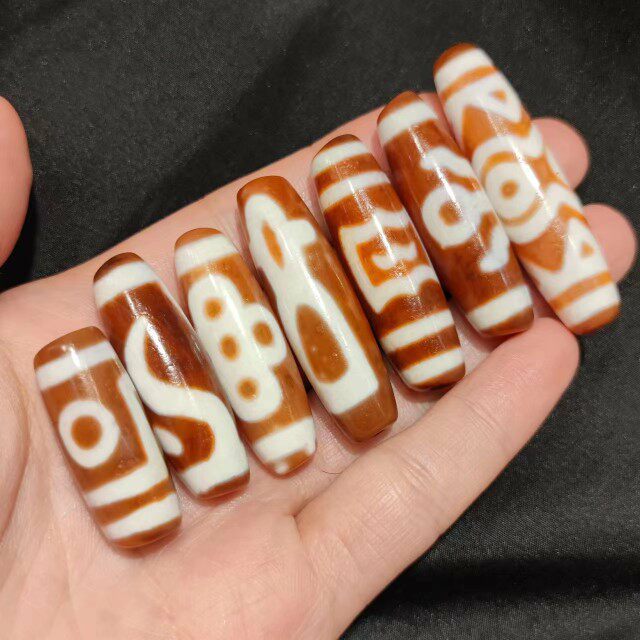 五眼闪电财财九眼贵字如意钩龟甲折线两眼绿度母玛瑙天珠红肉风化