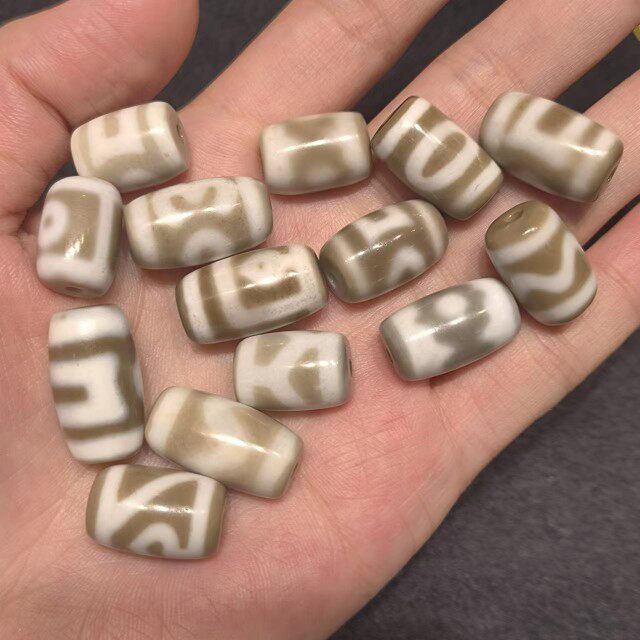 白豪天地龟甲坛城三眼水纹虎牙图案玛瑙天珠桶珠至纯系白毫