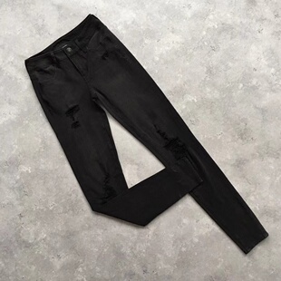 新款破洞拉丝百搭时尚炭黑女士牛仔裤显瘦欧美潮流款范!