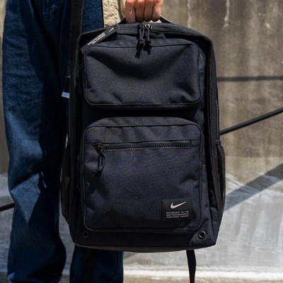 耐克大容量运动双肩背包