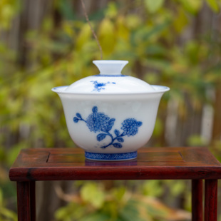 景德镇画堂春陶瓷菊花两才盖碗青花瓷釉下彩手工手绘高温烧制内绘