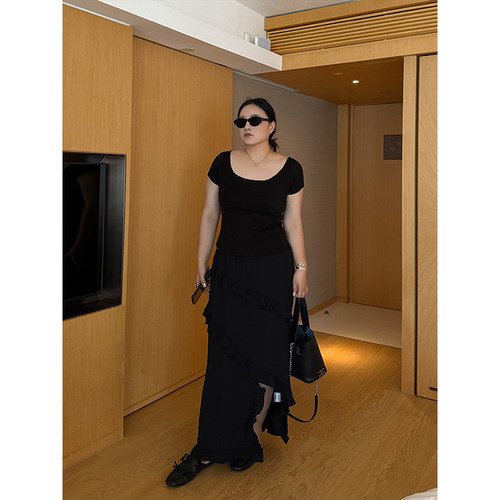 铅笔小鑫大码女装 纯色日常 简约U领 弹力短袖T恤