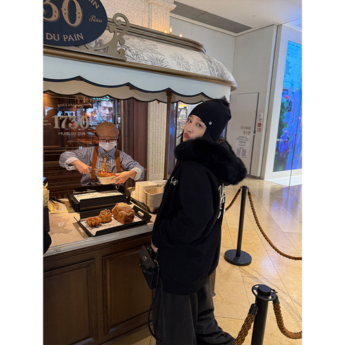 铅笔小鑫大码女装重工钉珠暖绒高品保暖宽松真毛领外套