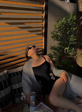 铅笔小鑫大码女装花朵镂空连体度假风修身显瘦大码泳衣