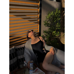 显瘦大码 花朵镂空连体度假风修身 泳衣 女装 铅笔小鑫大码