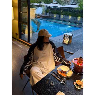 铅笔小鑫大码女装松弛休闲氛围宽松撞色条纹插肩袖T恤