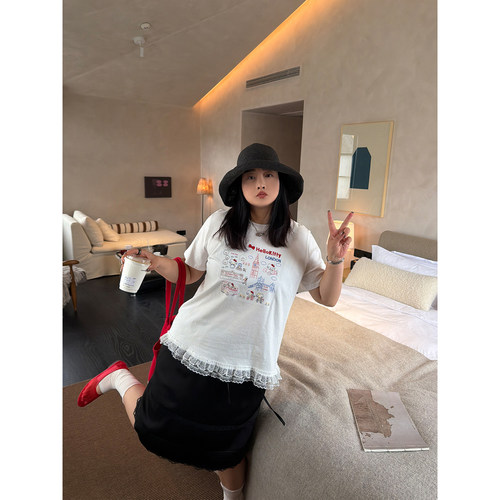 铅笔小鑫大码女装拼接波浪蕾丝重工卡通刺绣花边T恤