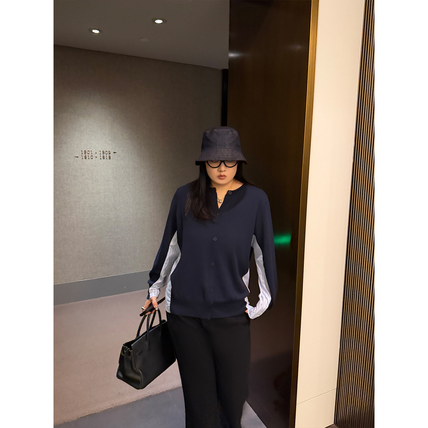 铅笔小鑫大码女装好驾驭万搭撞色条纹针织纽扣开衫上衣图片