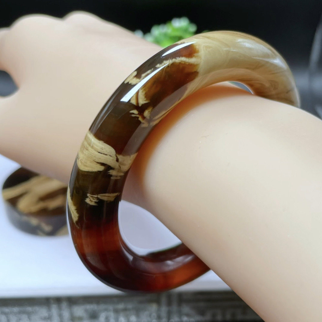 【李氏珠宝】馆藏55.5圈12.5粗瓷白妖花根蜡蛋黄溶洞手镯无瑕疵,珠宝/钻石/翡翠,手饰,淘宝优惠券,粉丝福利购,淘宝优惠卷