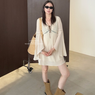 波西米亚风喇叭袖飘逸V领连衣裙