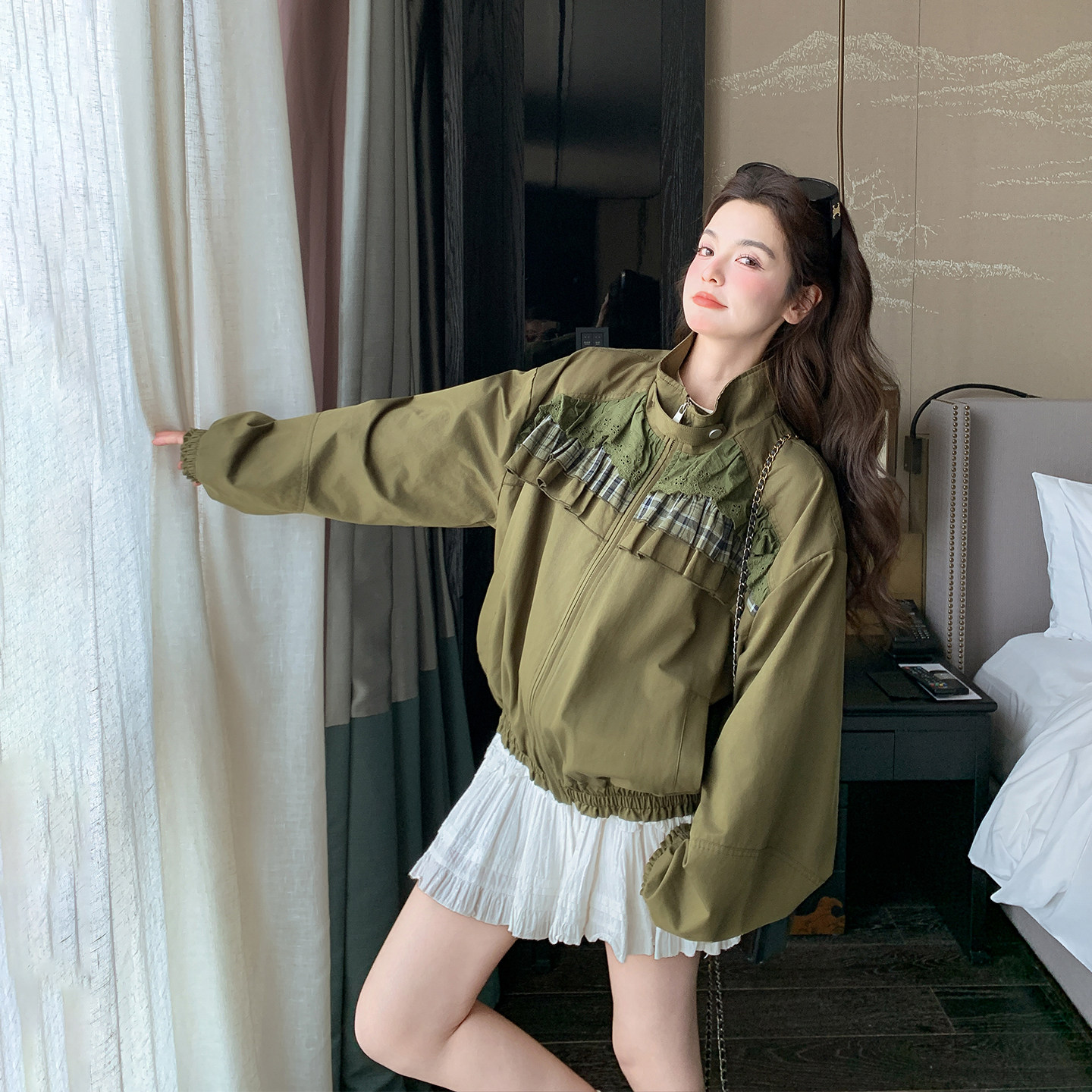 蕾丝花边格子拼接军绿色短外套女春季2026新款百搭小个子超火夹克