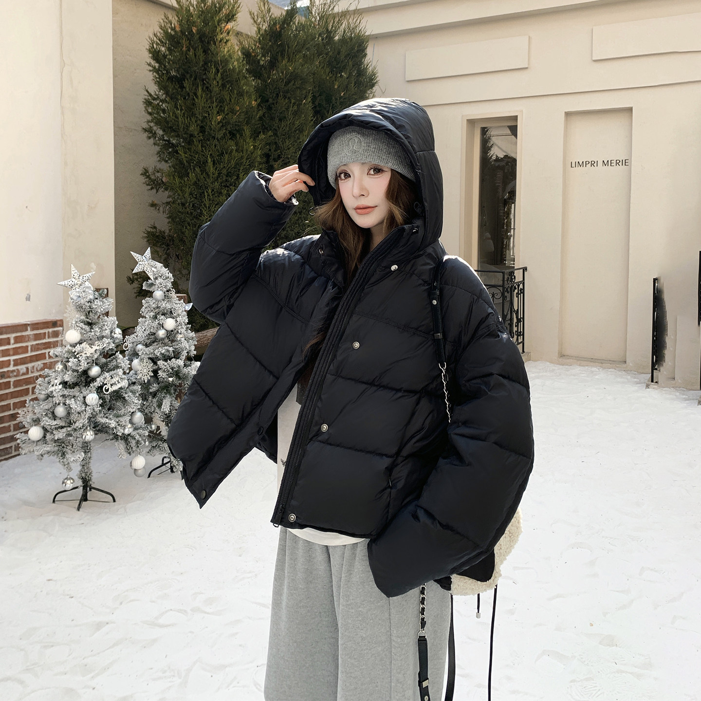 休闲运动连帽黑色短款羽绒服女冬季2025新款小个子90绒白鸭绒外套