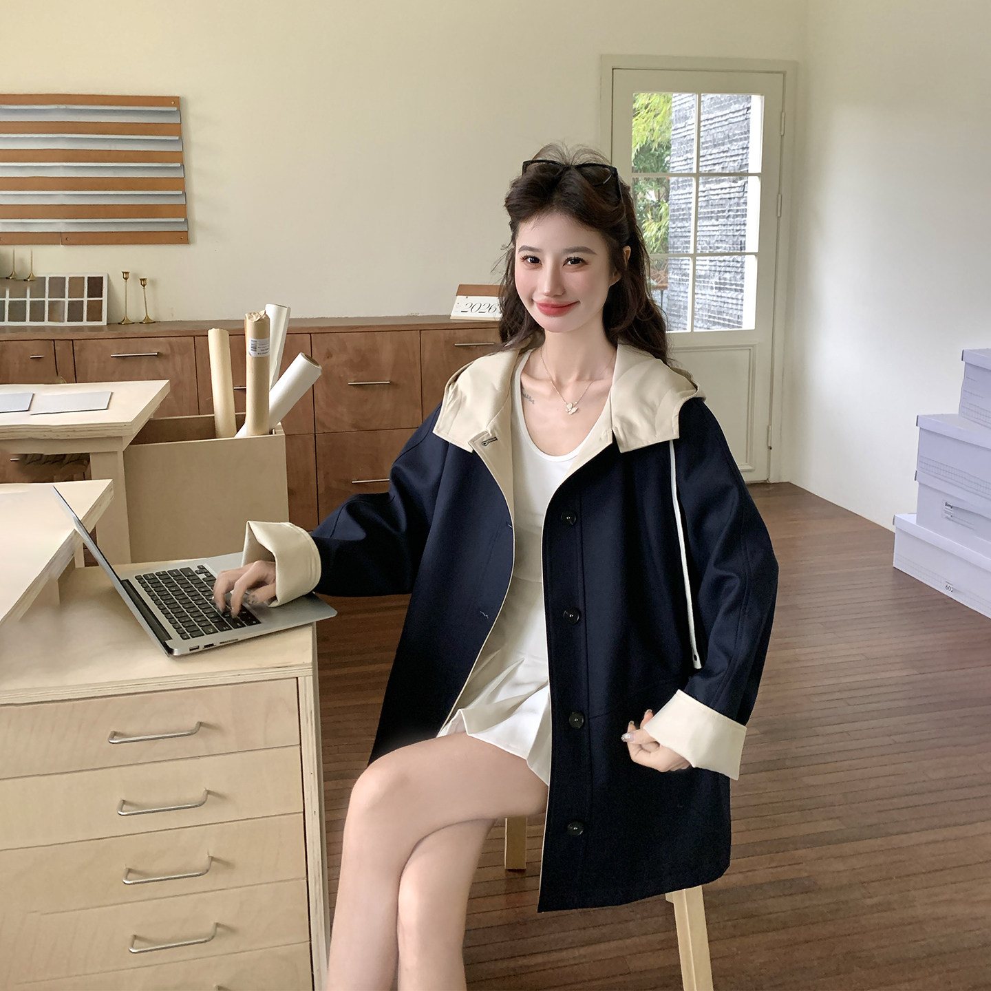 假两件拼接藏青色风衣外套女春季2026新款中长款休闲港风超火大衣