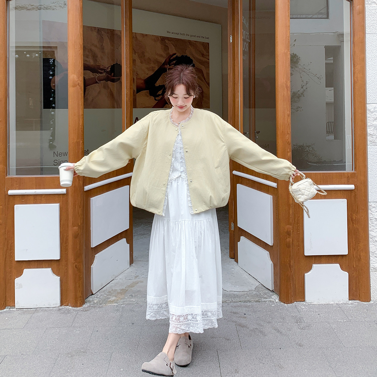 蕾丝花边圆领浅黄色皮衣外套女春