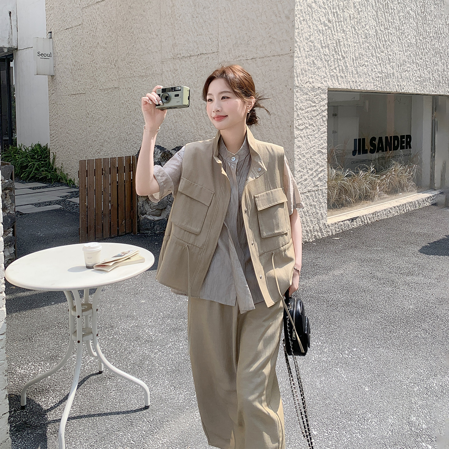 工装减龄卡其色马甲衬衫半身裙套装女夏季2026新款休闲运动三件套