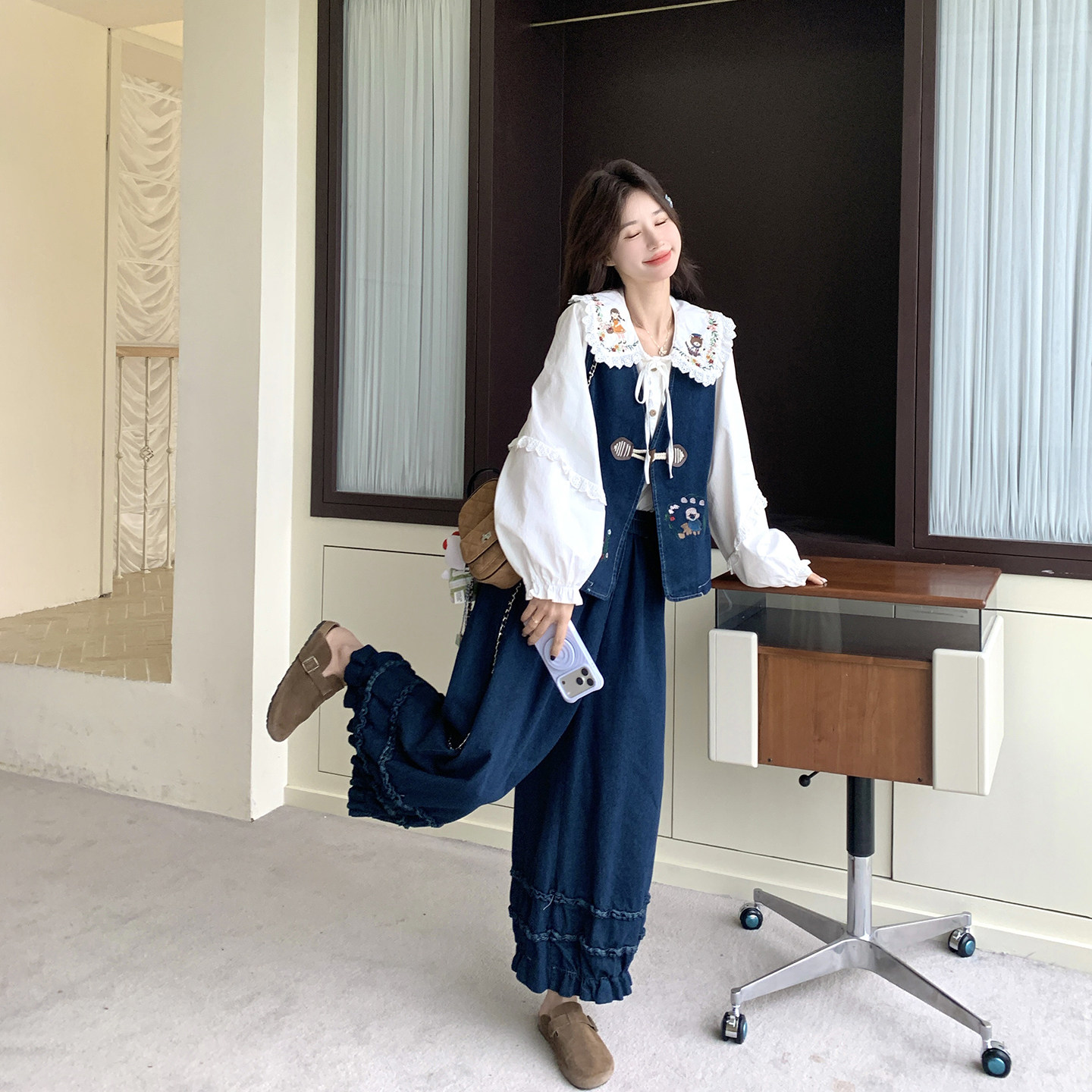 俏皮减龄刺绣牛仔马甲衬衫阔腿裤套装女春季2026新款超好看三件套