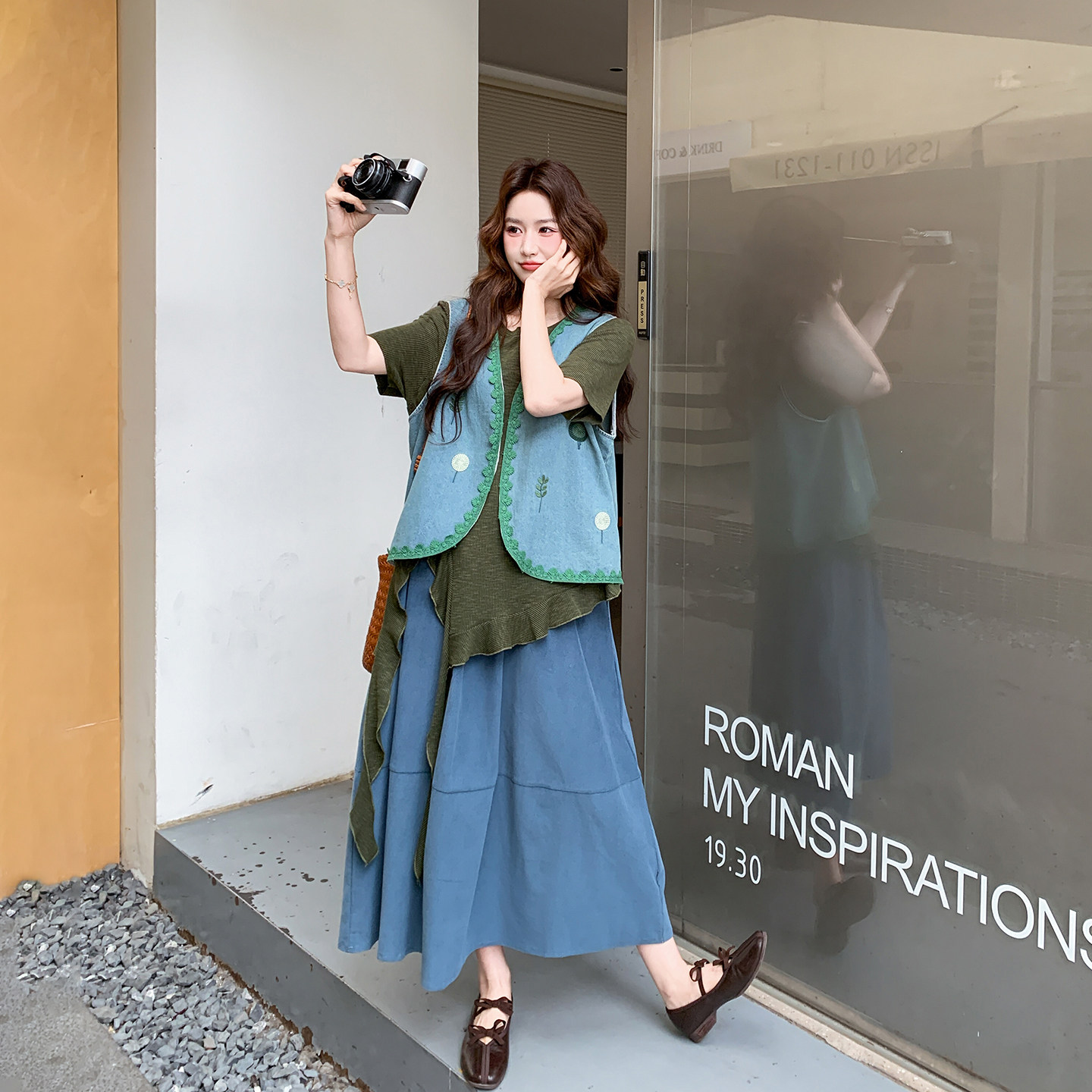 松弛感绣花马甲半身裙套装女夏季2026新款流行爆款针织T恤三件套