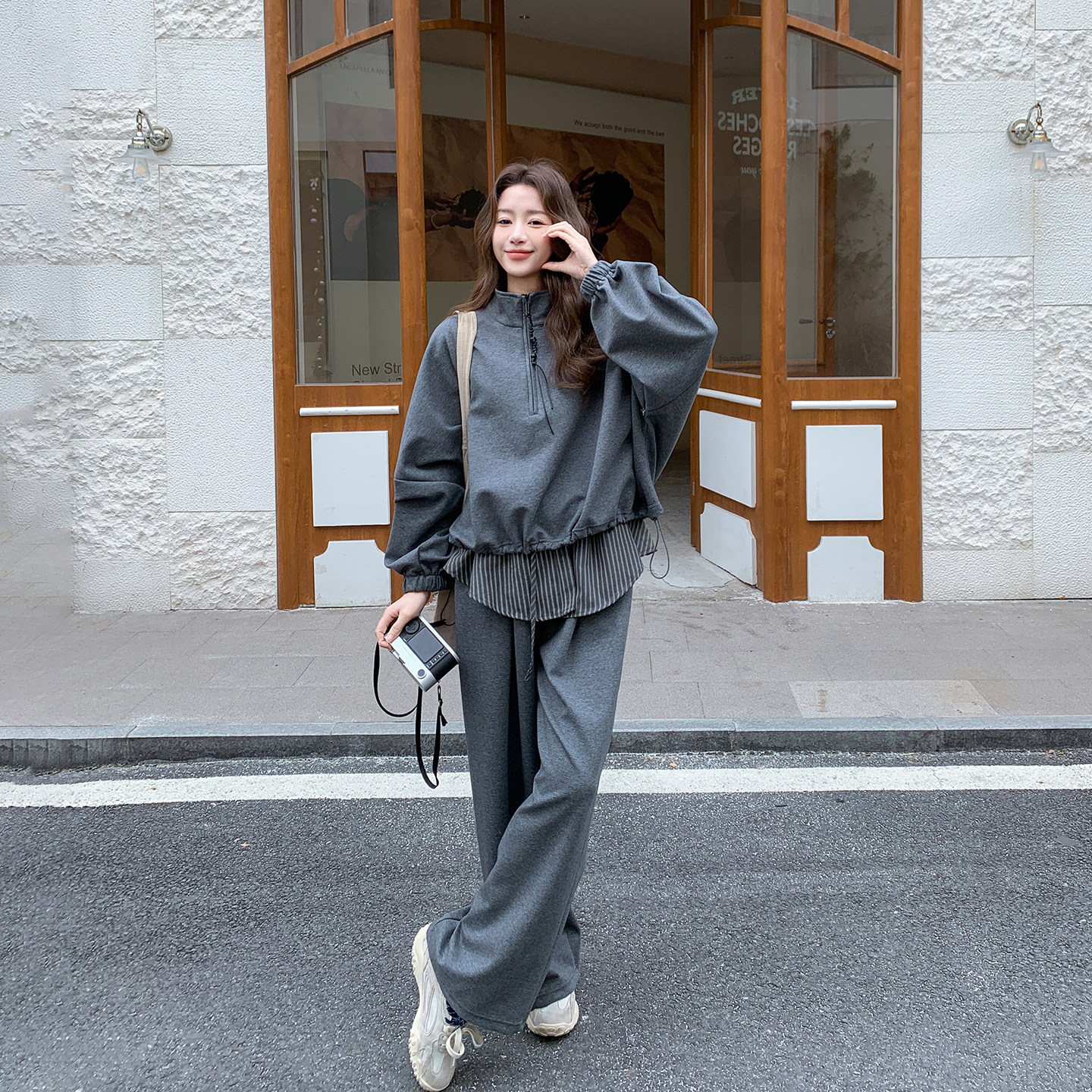 运动风灰色条纹拼接卫衣阔腿裤套装女春季2026新款ootd穿搭两件套