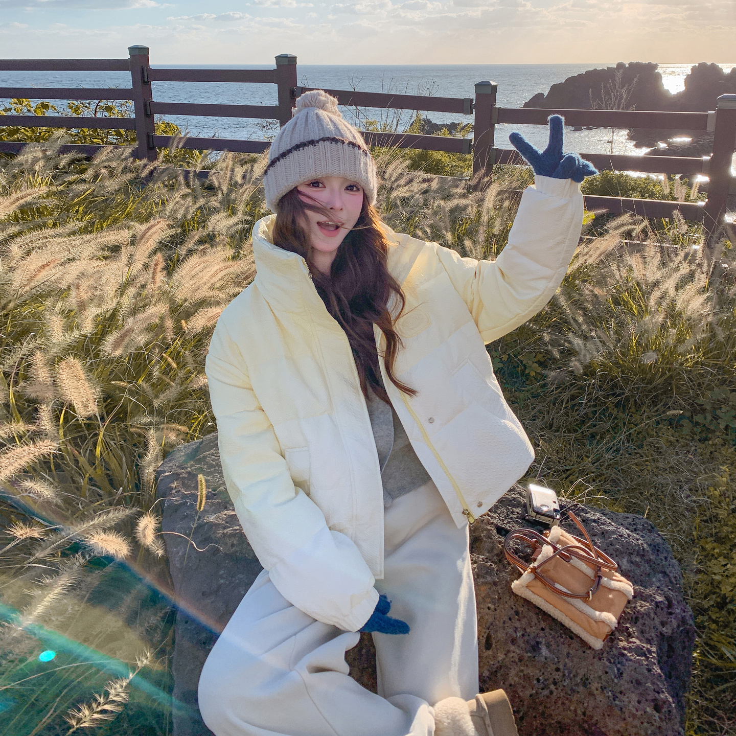 时尚超好看的拼色短款羽绒服冬季