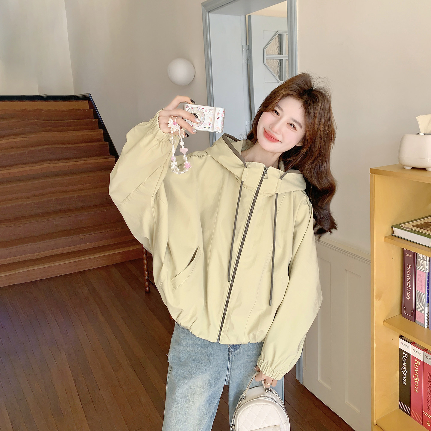 超好看连帽休闲冲锋衣短外套女春季2026新款小个子爆款运动风夹克