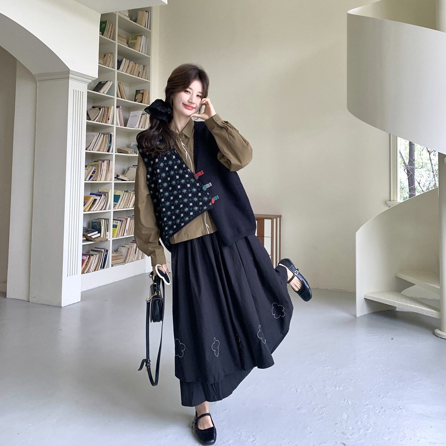 文艺复古风马甲衬衫半身裙套装女春季2026新款超火大方得体三件套