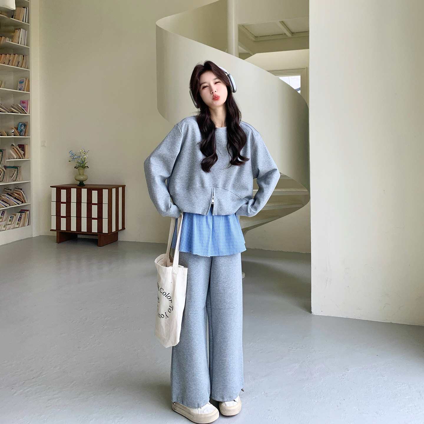 运动风灰色卫衣套装女春季2026新款韩系松弛慵懒屁帘阔腿裤两件套