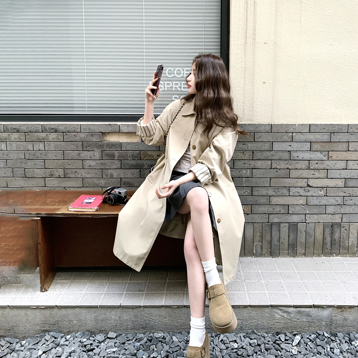 条纹拼接翻领卡其色风衣外套女春季2026新款流行爆款超火洋气大衣