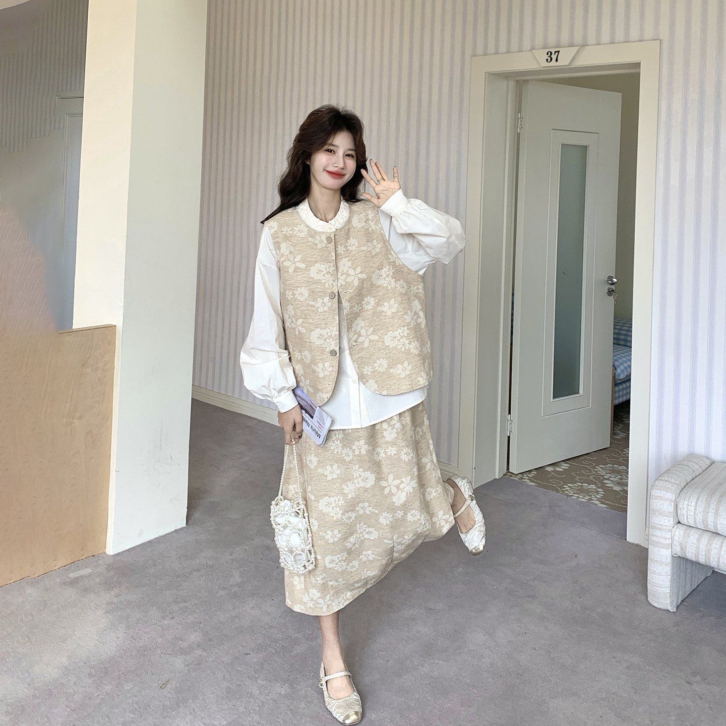 独特漂亮巨好看印花马甲套装女春季2026新款气质衬衫半身裙三件套