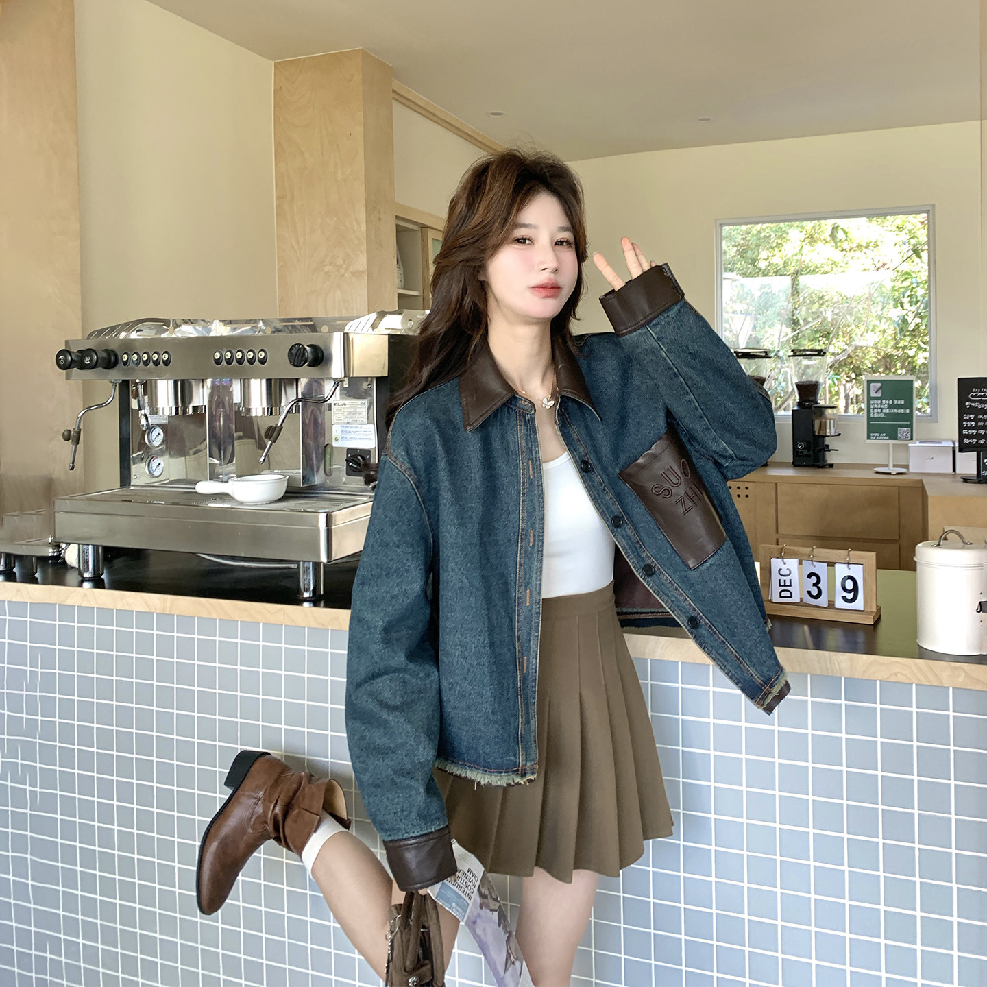 PU皮拼接刺绣蓝色牛仔外套女春季