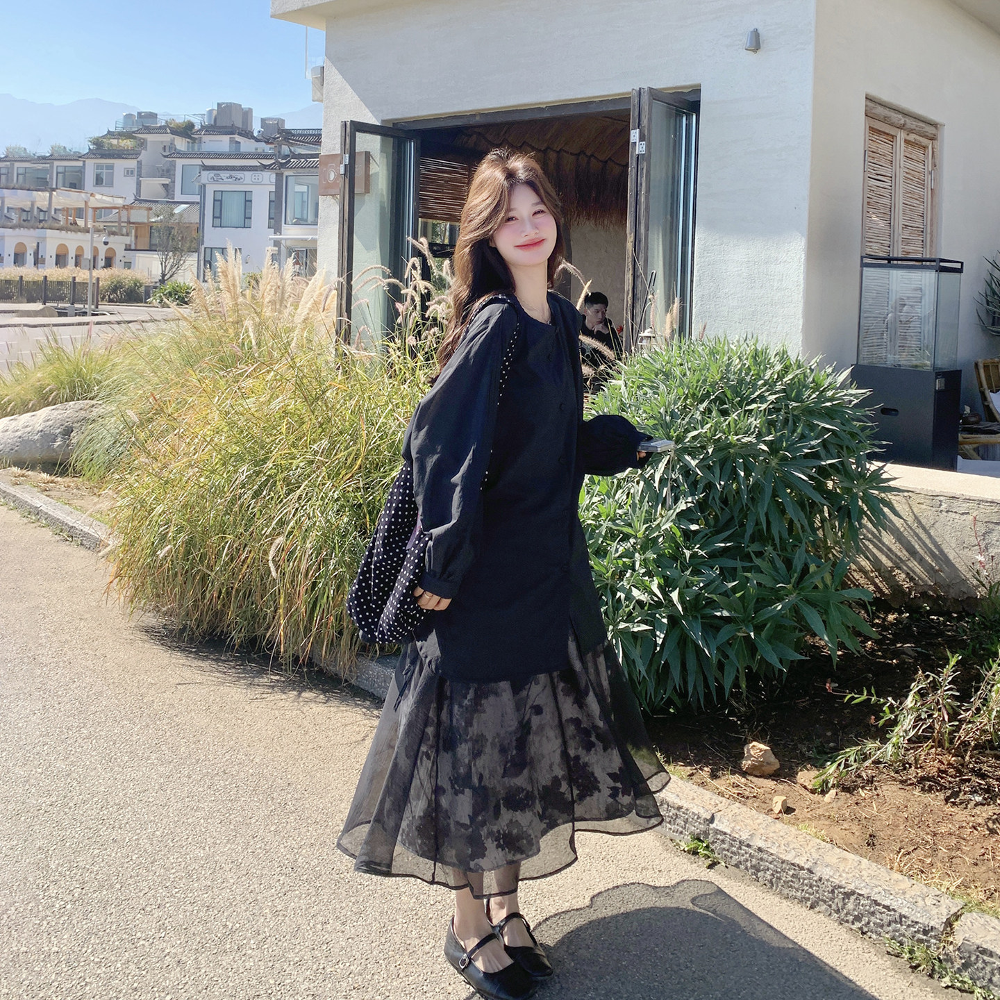 气质巨好看减龄黑色衬衫套装女春季2026新款网纱印花半身裙两件套