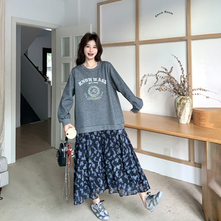 假两件拼接字母灰色碎花连衣裙女春季2026新款今年流行爆款卫衣裙