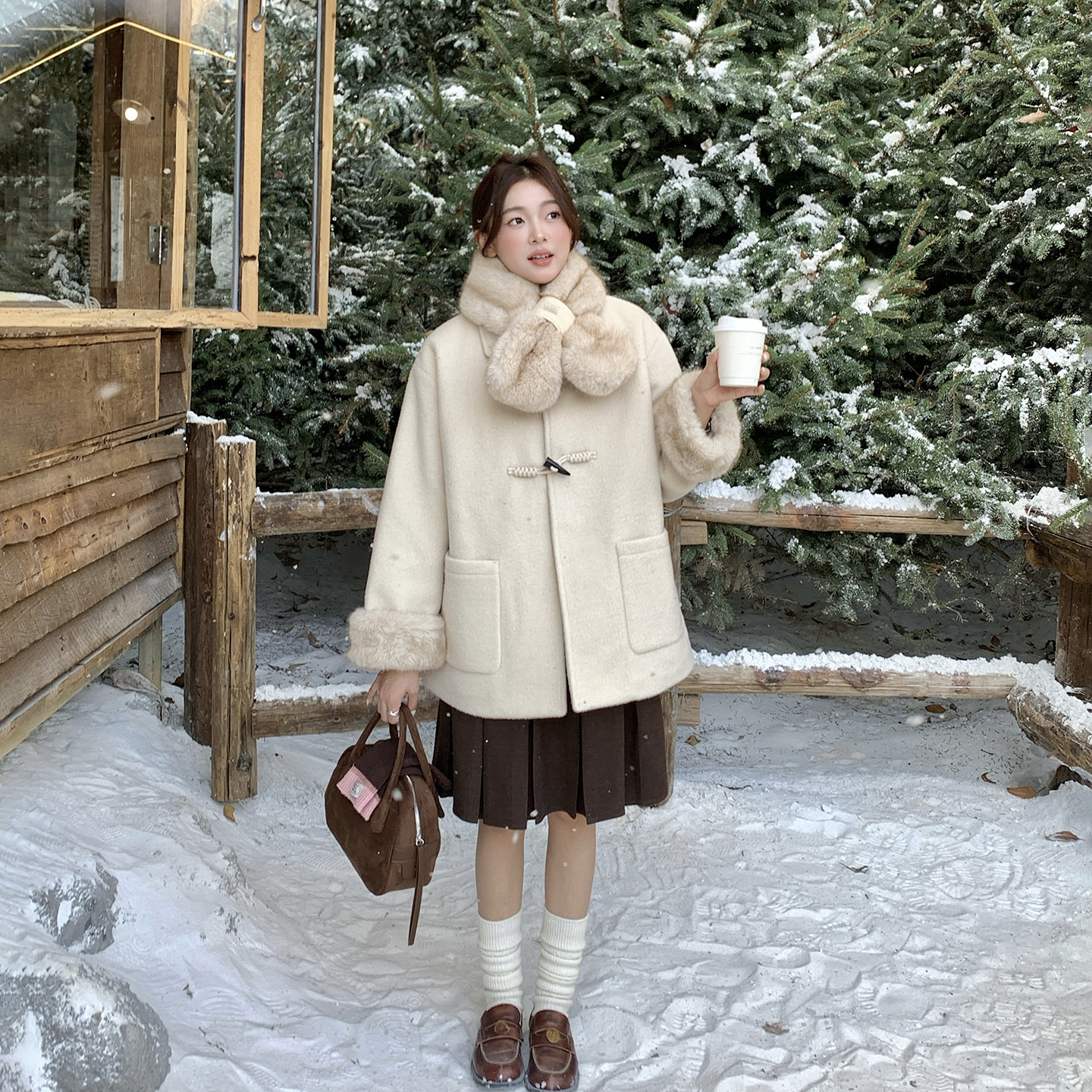 配围巾米白色加热加厚毛呢外套女