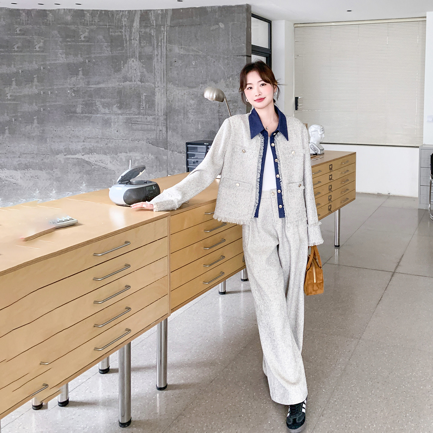 小香风流行拼接浅灰色上衣套装女春季2026新款千金风阔腿裤两件套