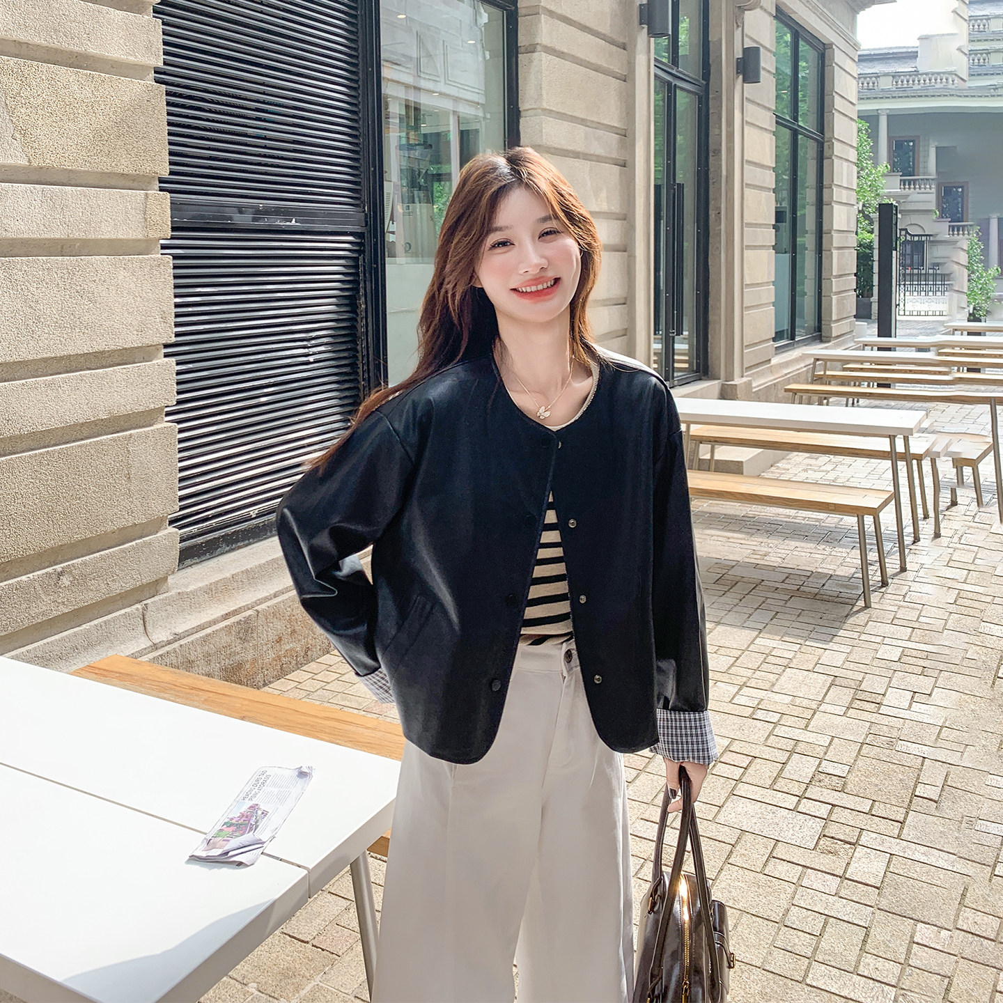 格纹拼接黑色圆领皮衣外套女春季