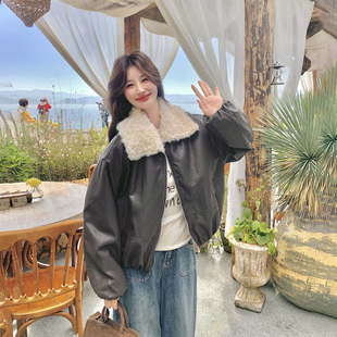 今年流行爆款咖色机车皮衣外套女冬季2025新款加绒加厚小个子短款