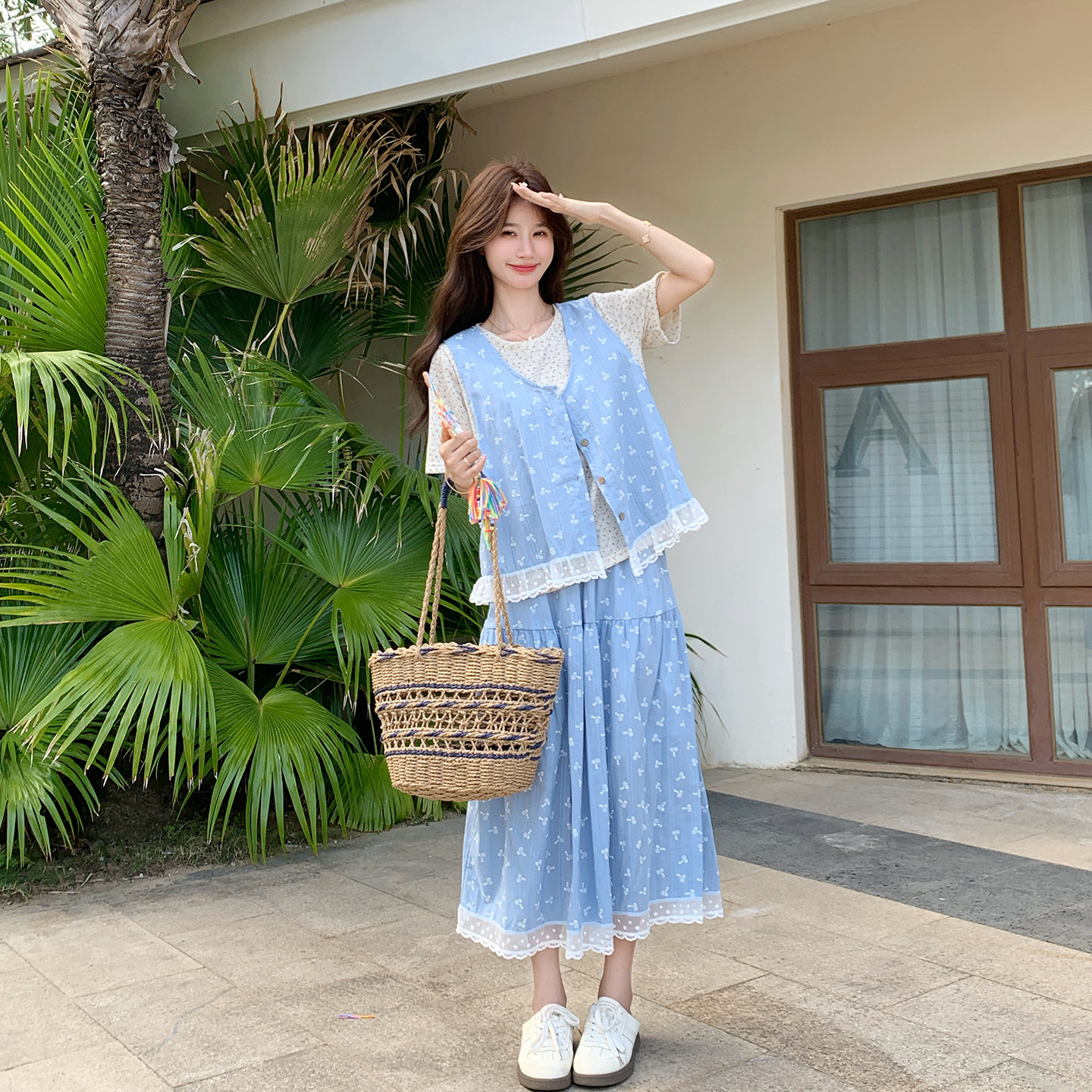 温柔风蓝色碎花马甲半身裙套装女夏季法式气质绝美浪漫T恤三件套