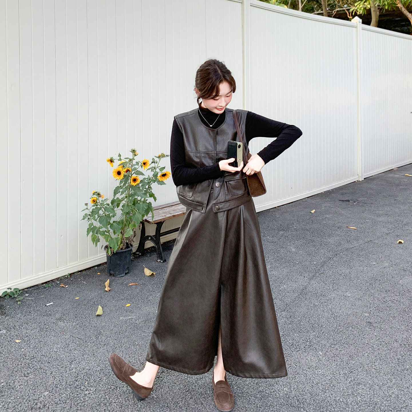 又酷又飒PU皮咖色马甲半身裙套装女春季2026新款巨好看爆款两件套