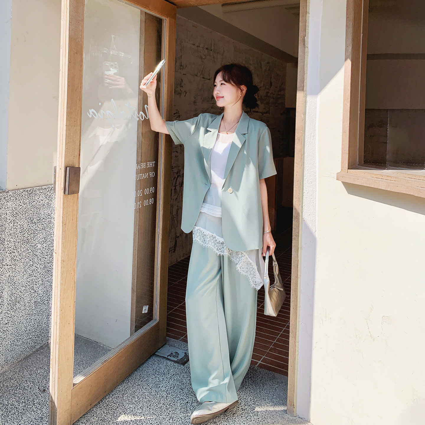 独特漂亮超火绿色西装阔腿裤套装女夏季2026新款蕾丝打底衫三件套