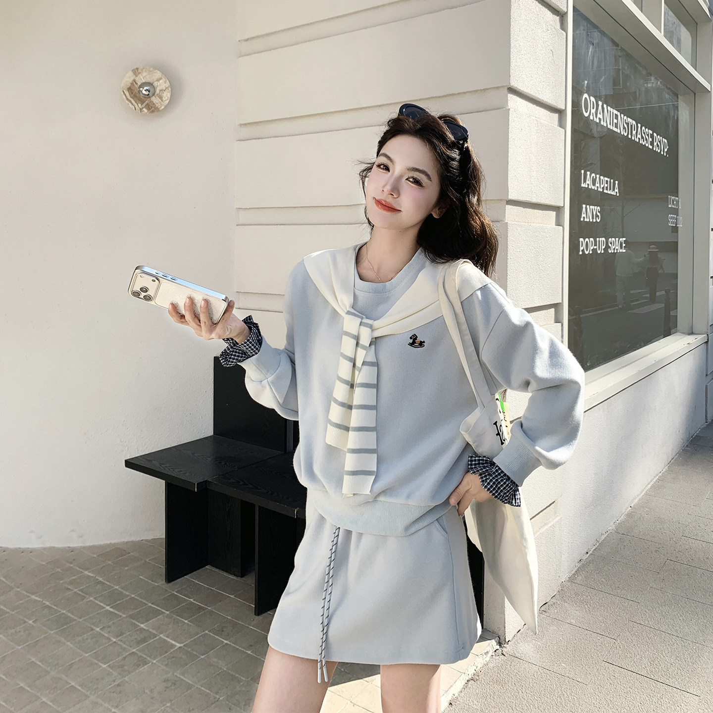 慵懒风浅蓝色刺绣卫衣套装女春季2026新款巨好看小个子短裙两件套