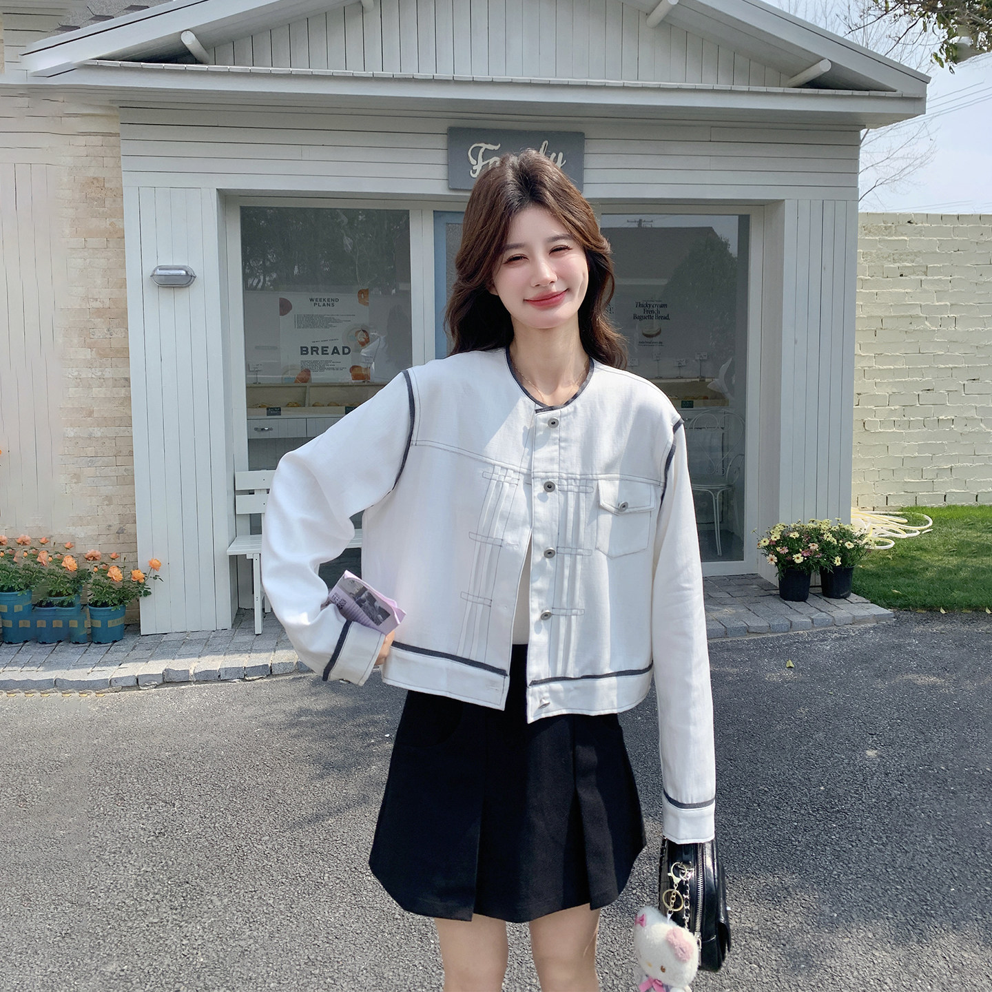 休闲撞色拼接圆领白色外套女春季2026新款小个子超火减龄夹克上衣